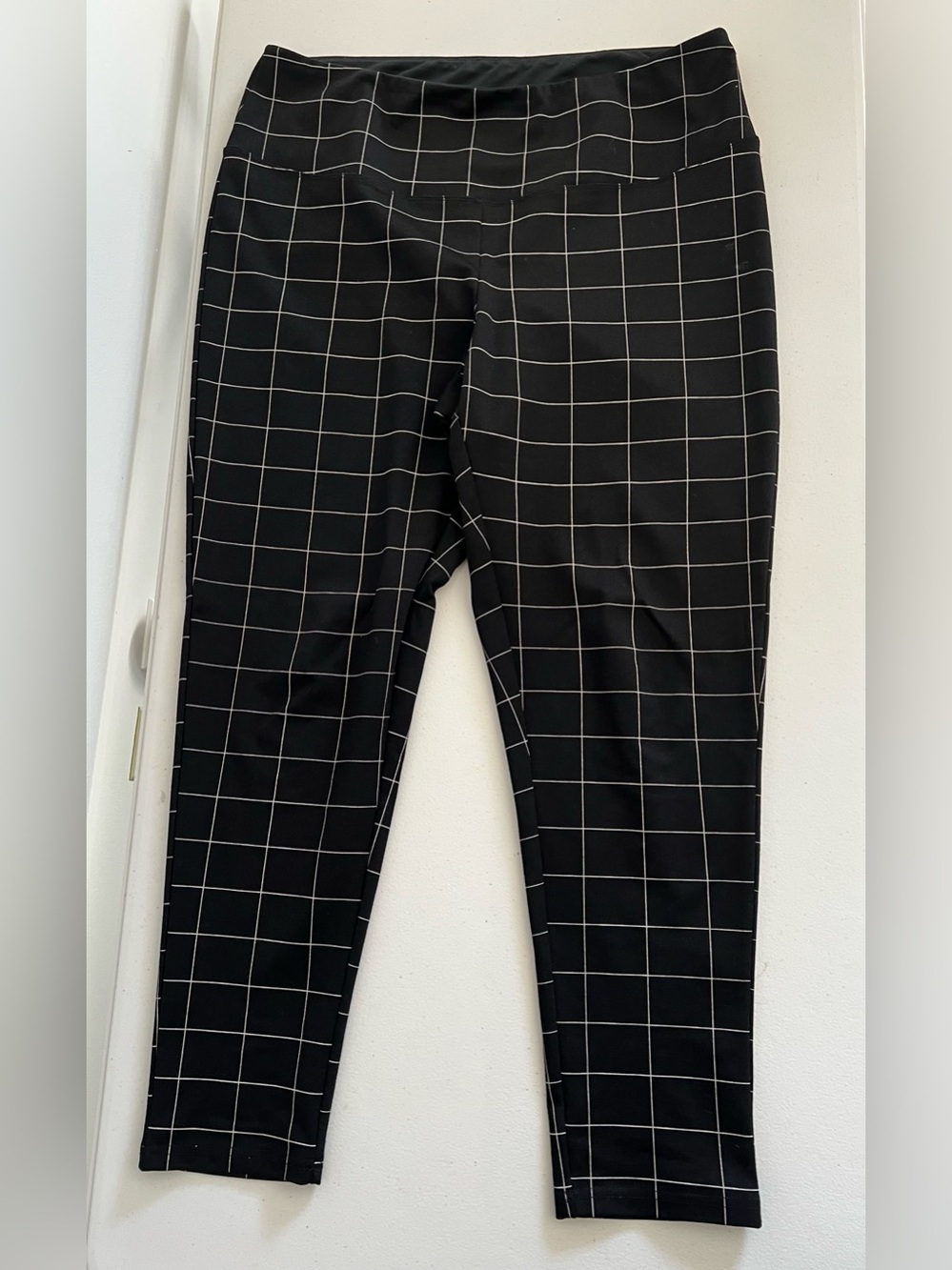 Black Windowpane Leggings with Slim Fit